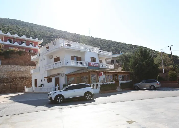 Lagjini Aparthotel 3*